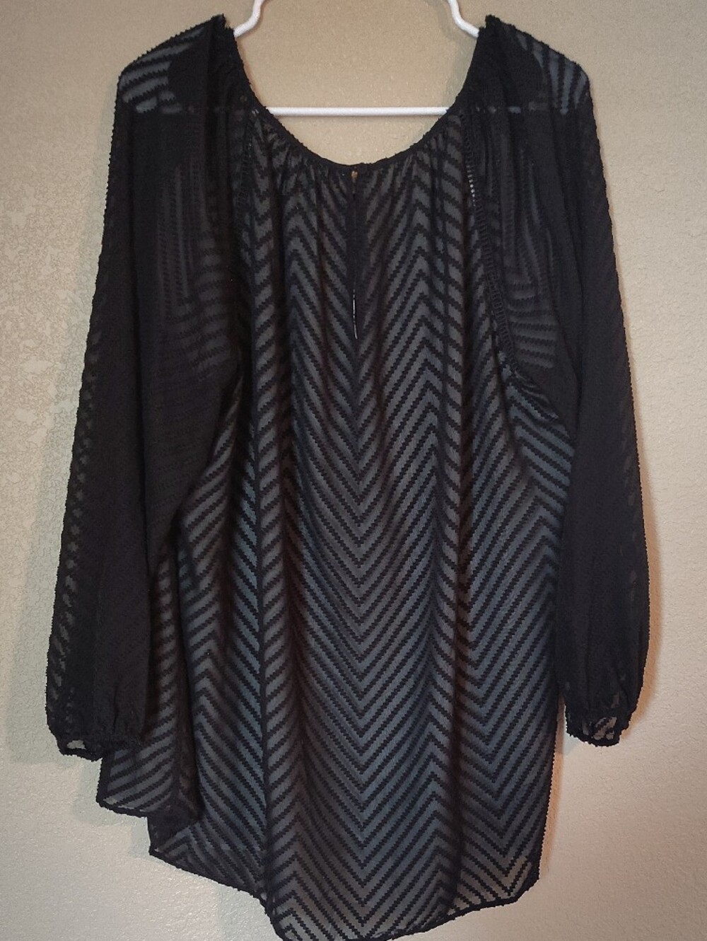 Signature Studio Black Chevron Sheer Keyhole Tunic - Picture 4 of 4